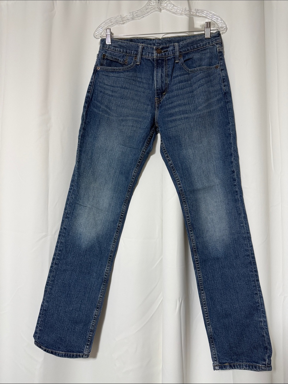 Levi's Slim Straight Jeans in Medium Wash Faded Blue B7